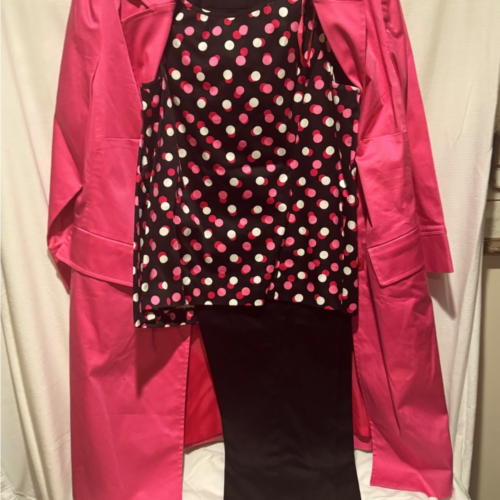New three piece outfit. Capri pants, sleeveless top and pink 3/4 sleeve jacket.